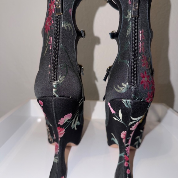 Christian Dior Floral Satin Pumps - Picture 3 of 4